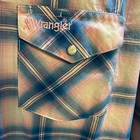 Wrangler Blue and Pink Plaid Shirt Size L Breast Cancer Awareness - Picture 2 of 4